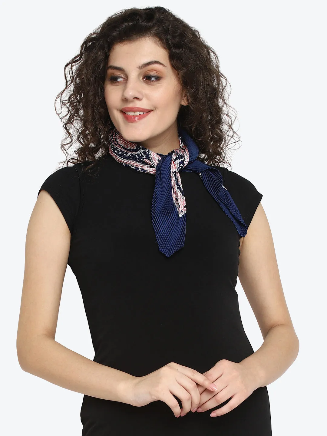 Blue printed pleated scarve