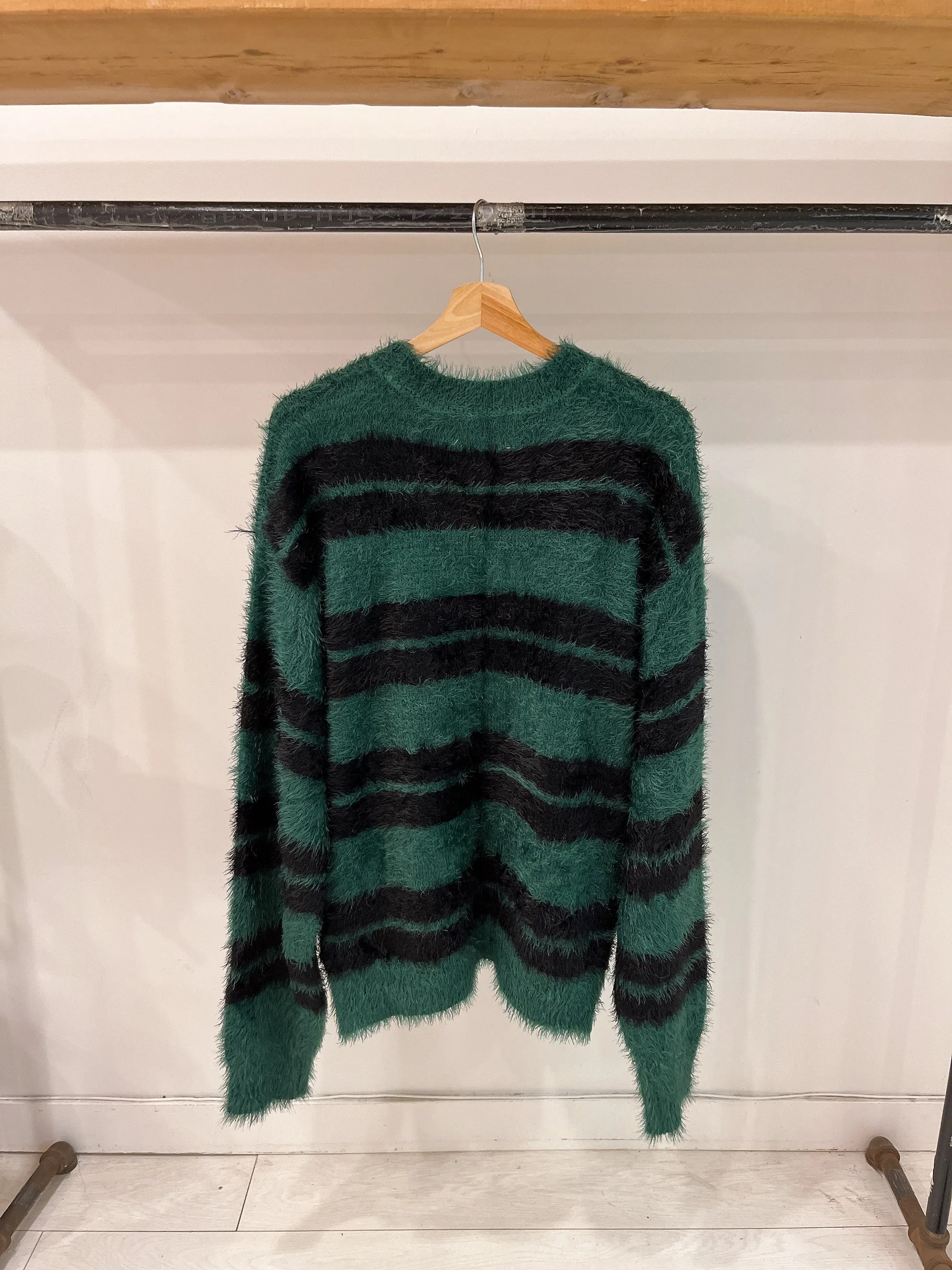 BORDER Stripe fuzzy sweater