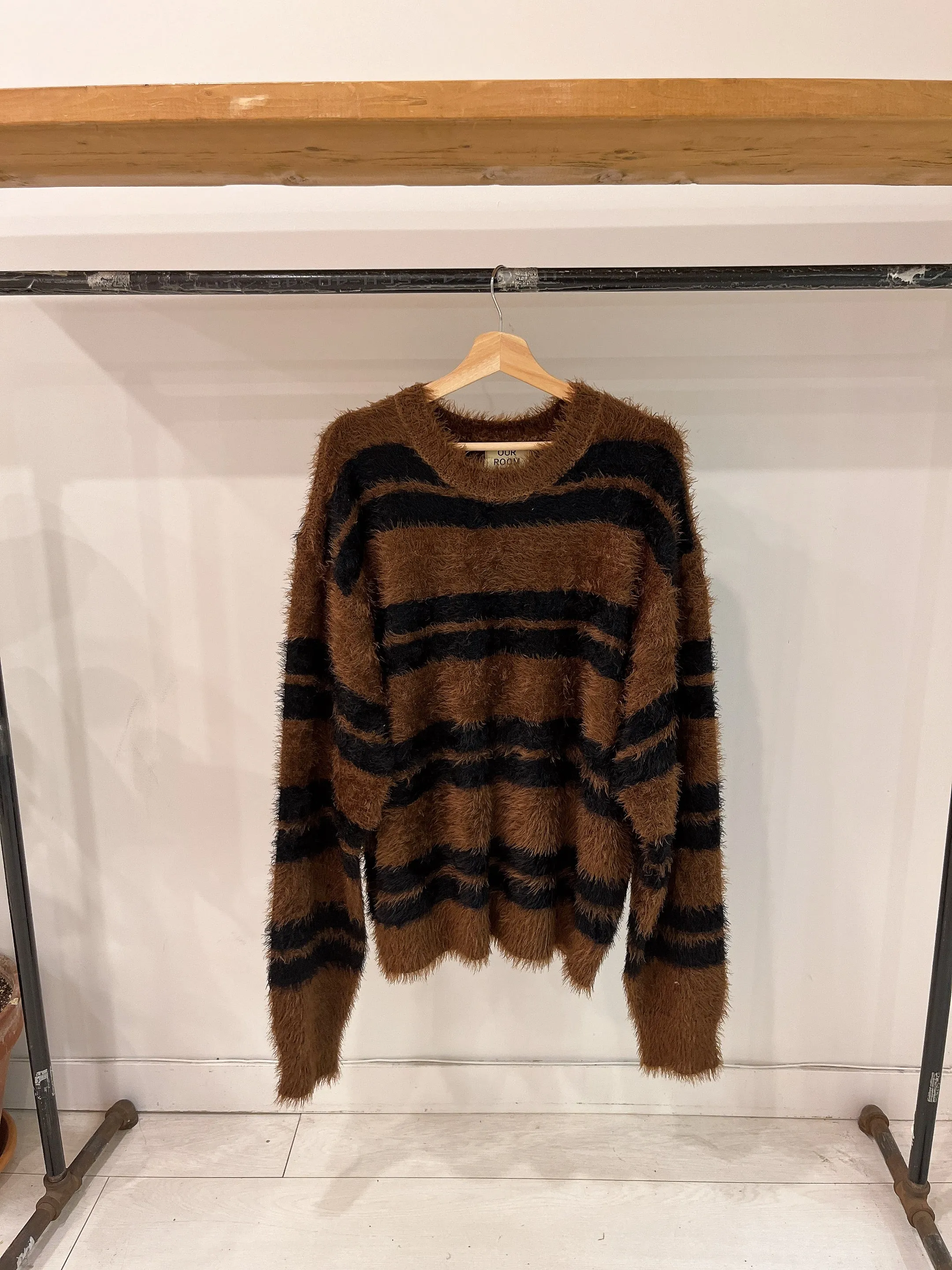 BORDER Stripe fuzzy sweater