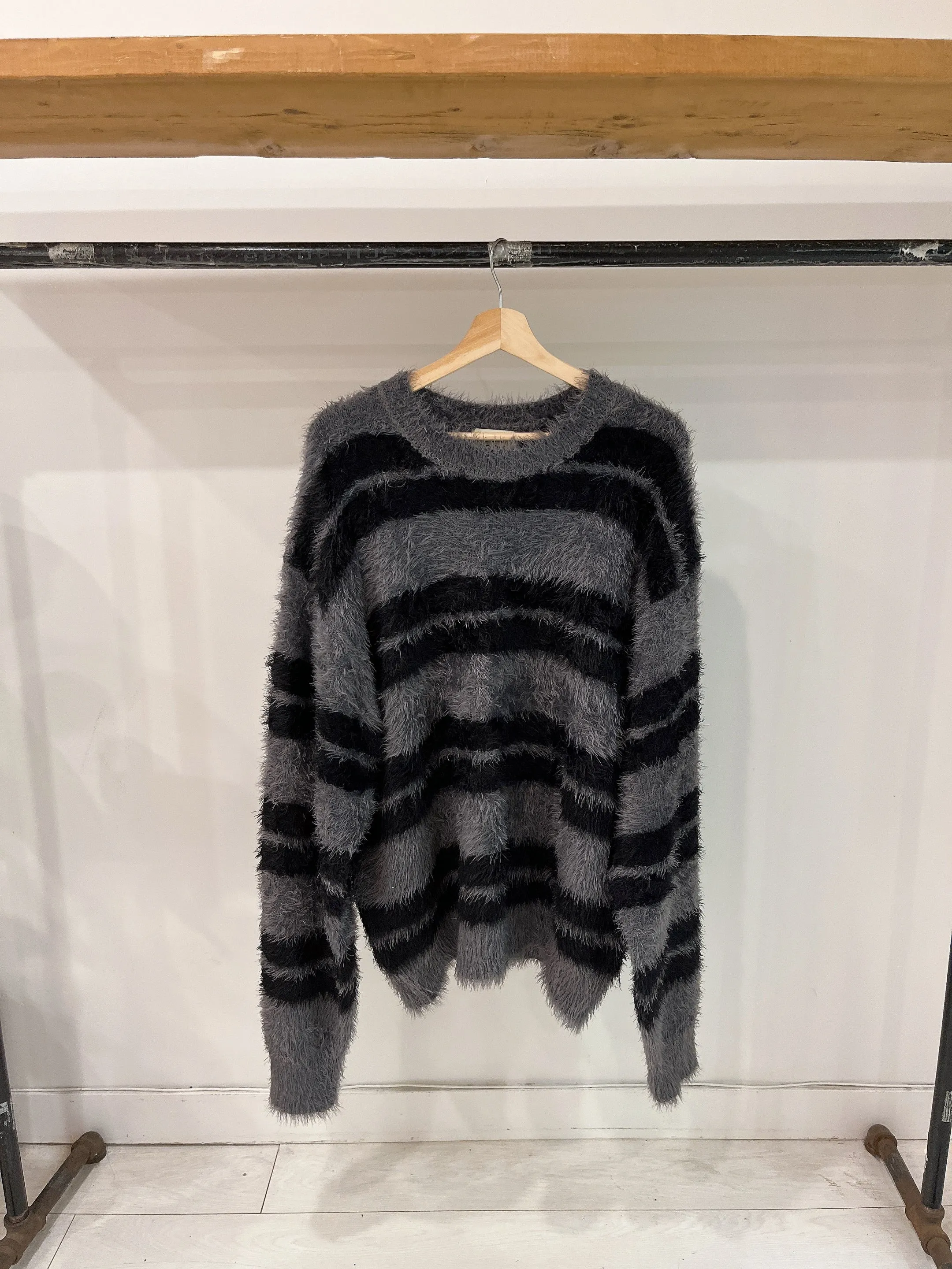 BORDER Stripe fuzzy sweater