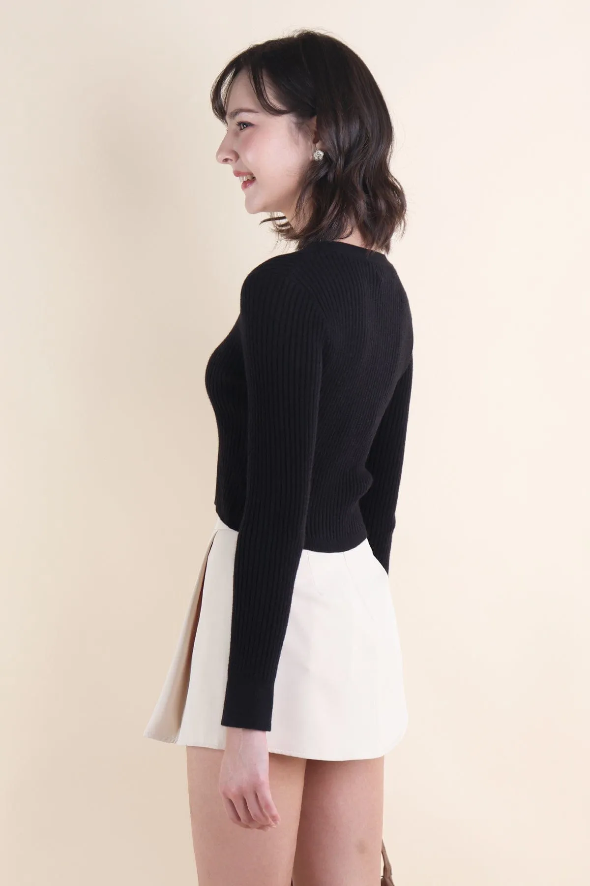 COCO RIBBED KNIT TOP IN BLACK