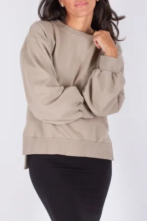 CREWNECK SIDE SLIT SWEATSHIRT (LIGHT MOCHA)