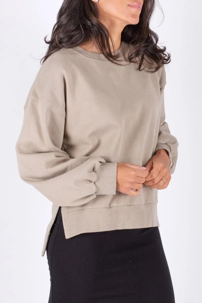 CREWNECK SIDE SLIT SWEATSHIRT (LIGHT MOCHA)