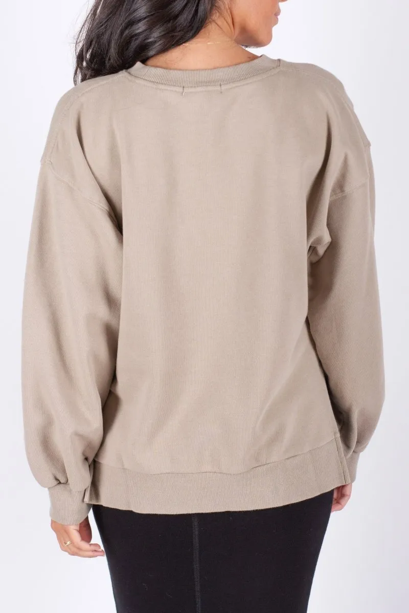 CREWNECK SIDE SLIT SWEATSHIRT (LIGHT MOCHA)