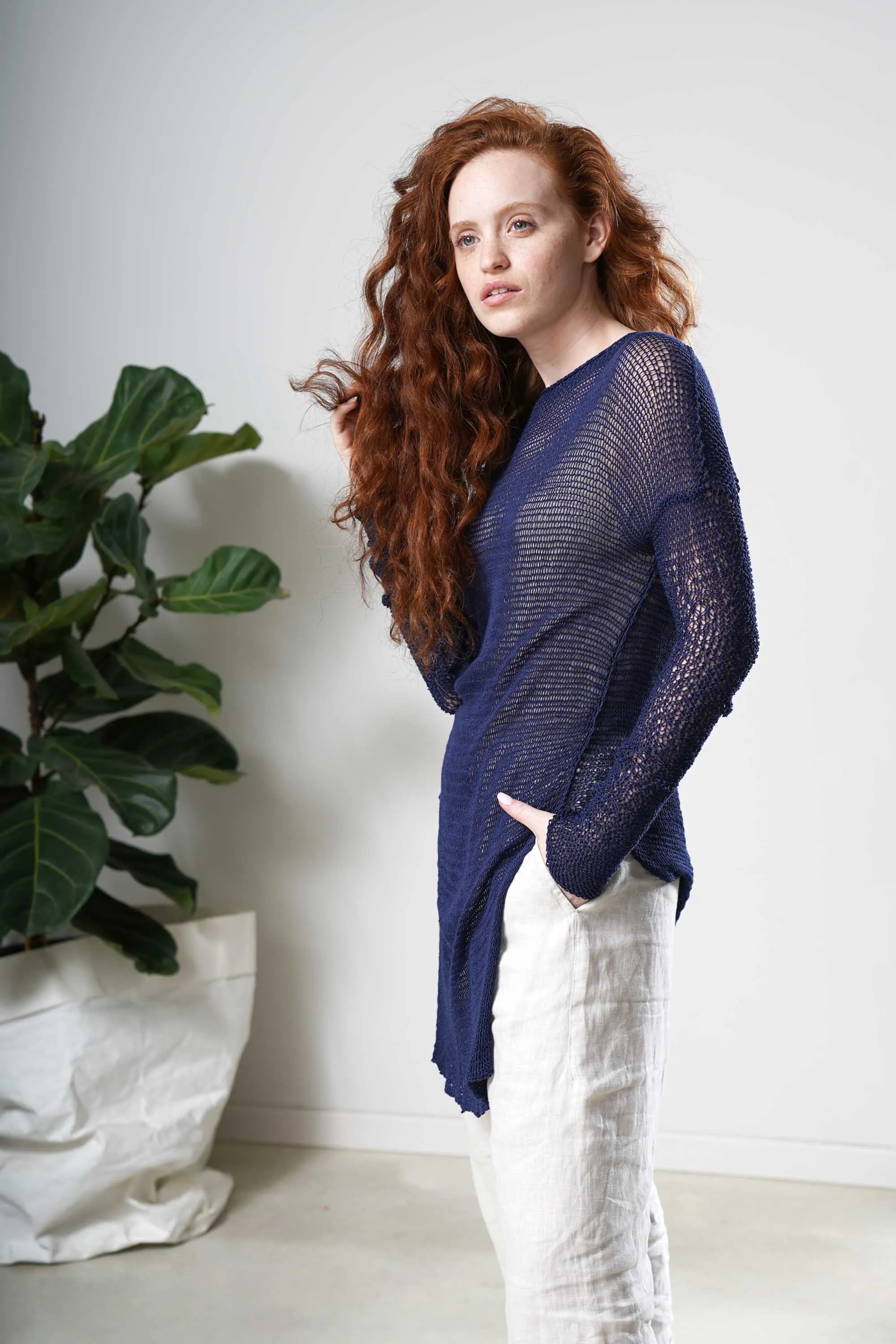 Loose knit sweater with side slits -Dark Navy blue